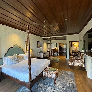 Heritage King Suite